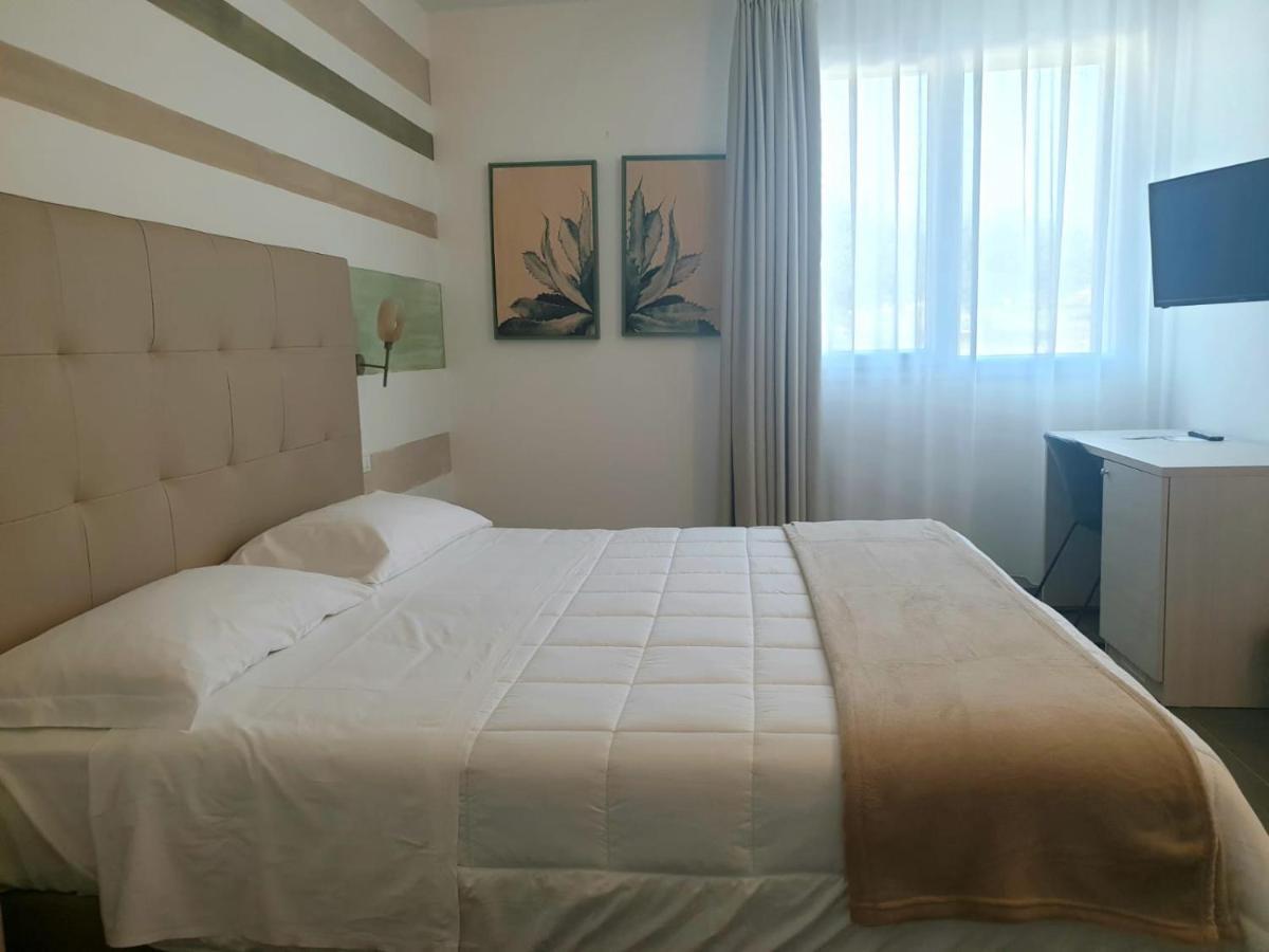 Hotel Grel كيارامونتي غولفي المظهر الخارجي الصورة