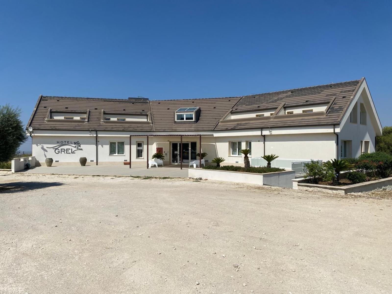 Hotel Grel كيارامونتي غولفي المظهر الخارجي الصورة